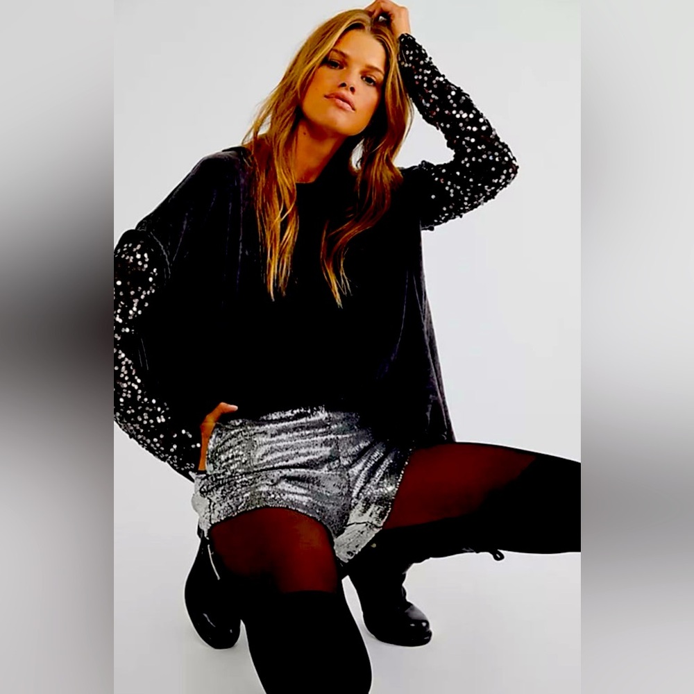 FREE PEOPLE 🎉HOST PICK🎉 BLACK SEQUIN SLEEVED TOP! - Picture 2 of 5